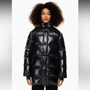 Aritzia Super Puff Mid - Shiny Black (Medium)